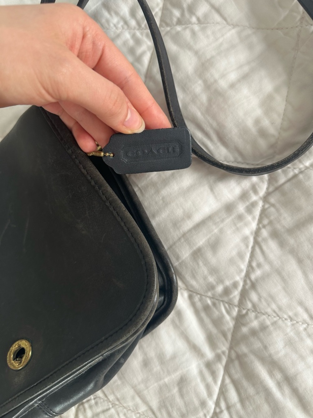 ~VINTAGE~ Classic Black Leather Crossbody Bag - Picture 4 of 5